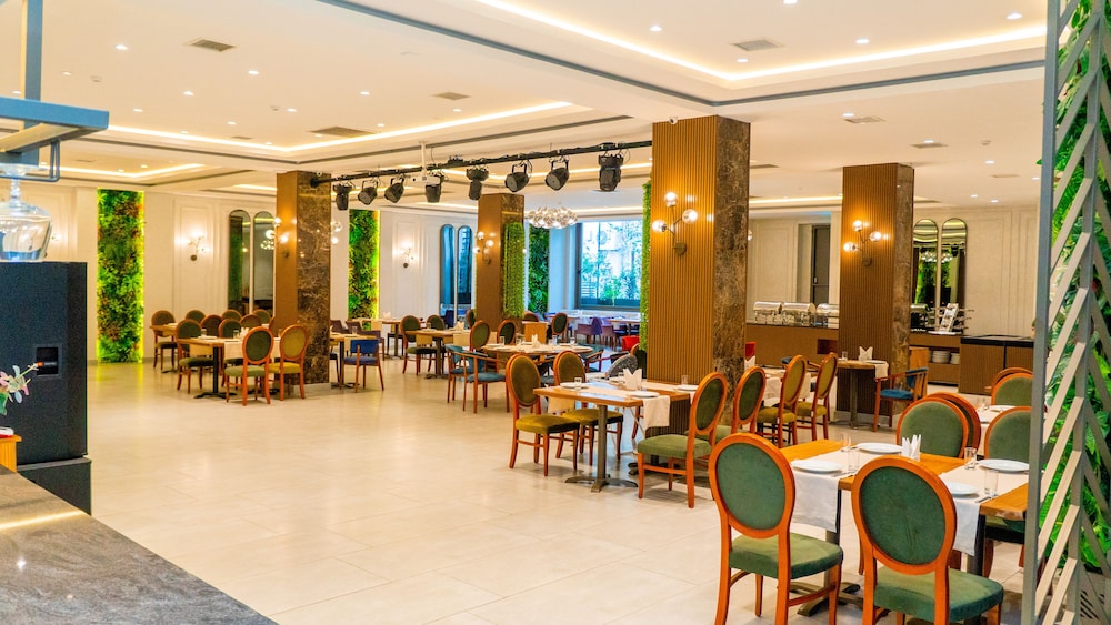 Grand Midway Hotel Baku 45/55