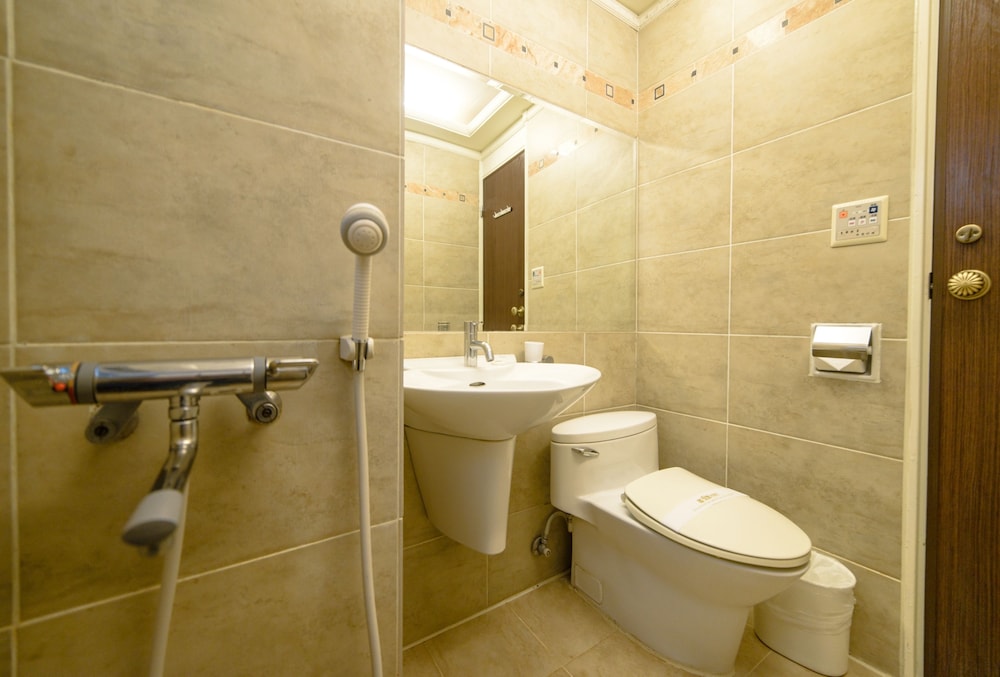 Chiayi King Hotel 63/65