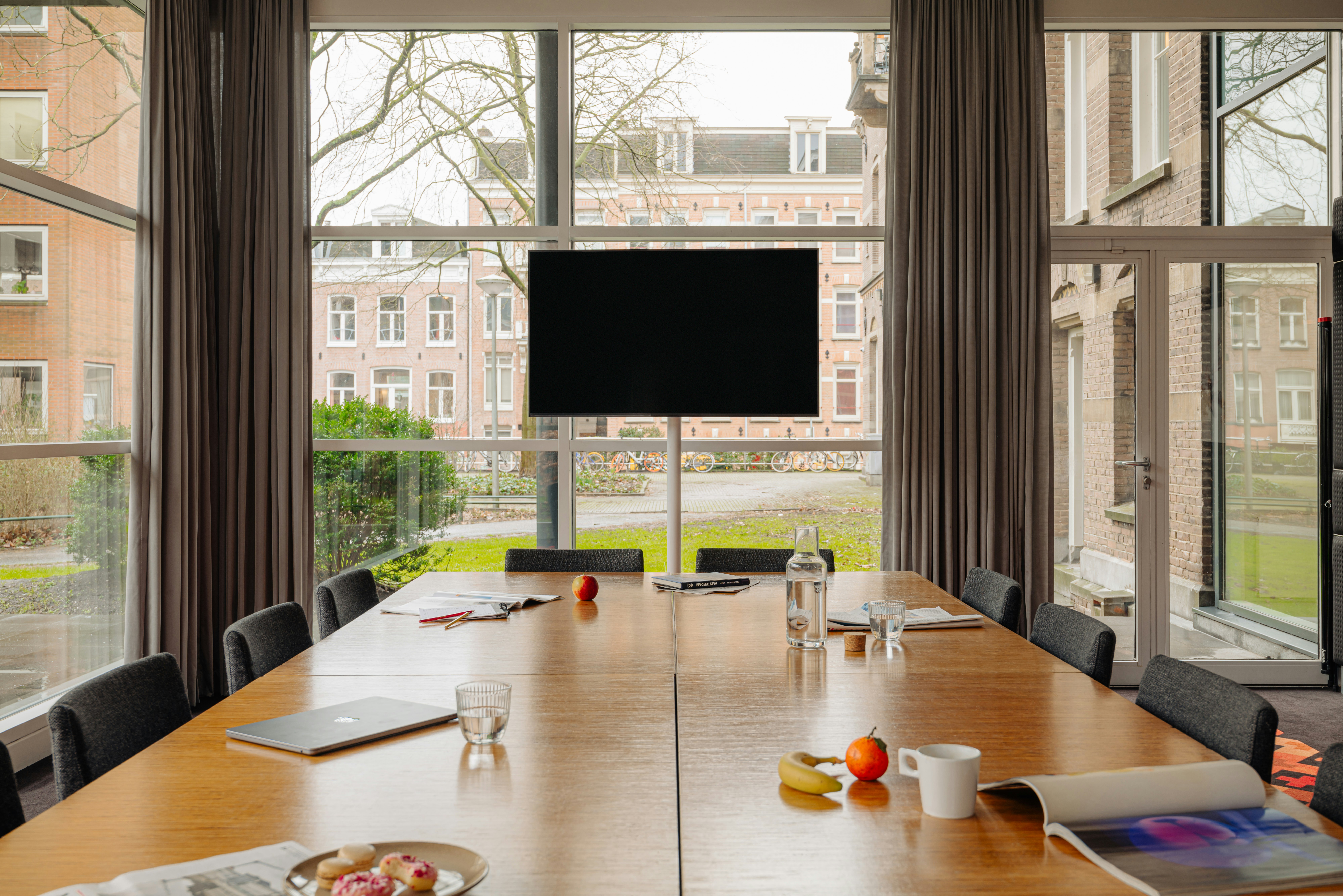 The Manor Amsterdam 54/57