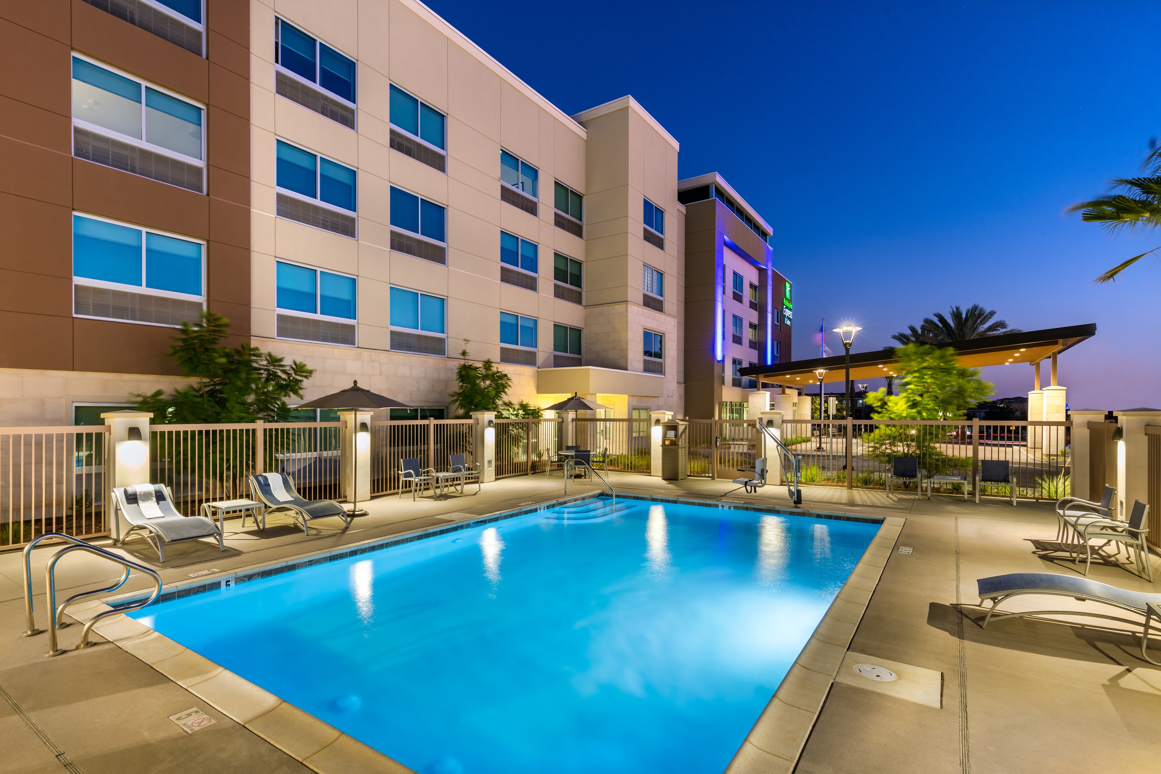 Holiday Inn Express & Suites Moreno Valley - Riverside 12/47
