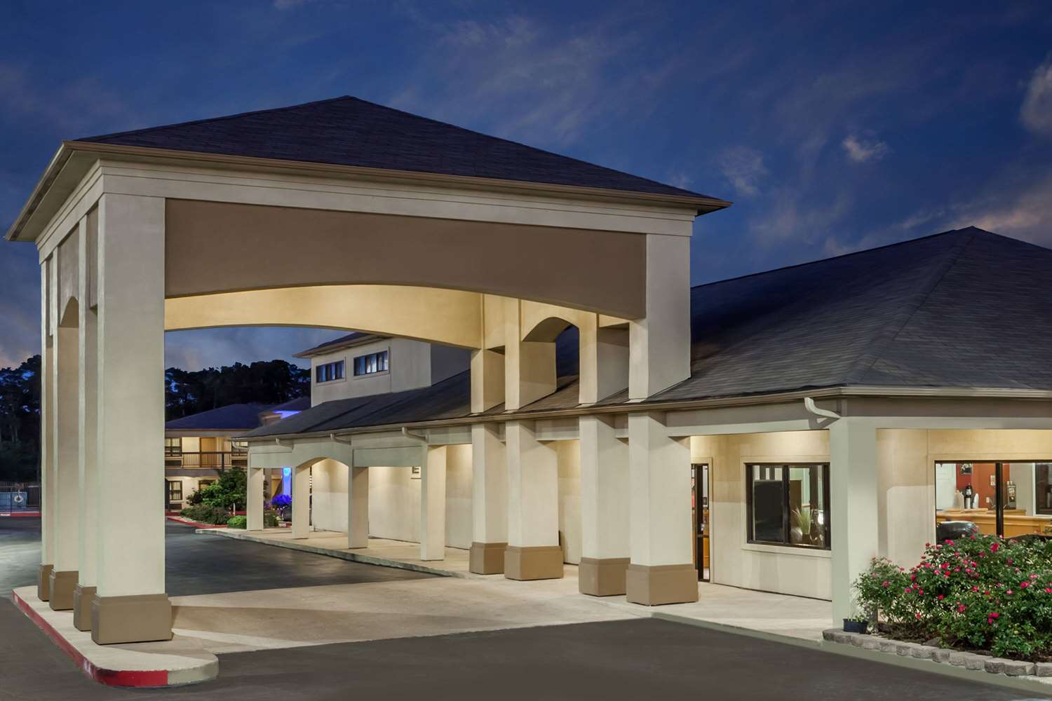 Days Inn & Suites by Wyndham Huntsville 2/14