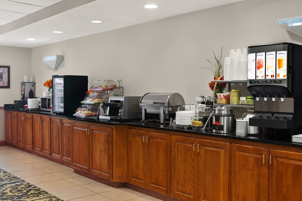 Wingate By Wyndham Bentonville Airport 6/42