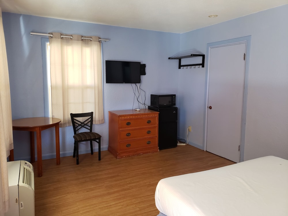 Aqua Breeze Inn 28/55
