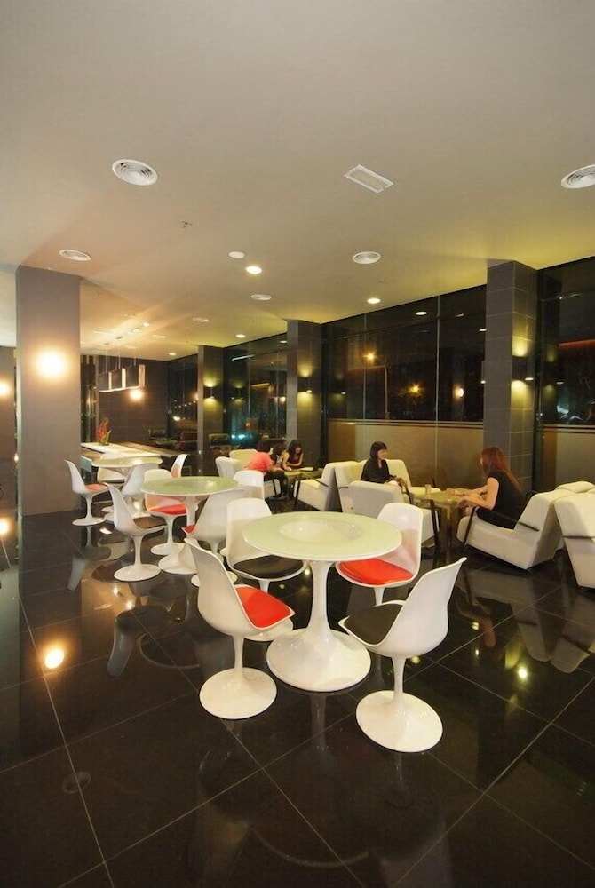 Flemington Hotel 35/43