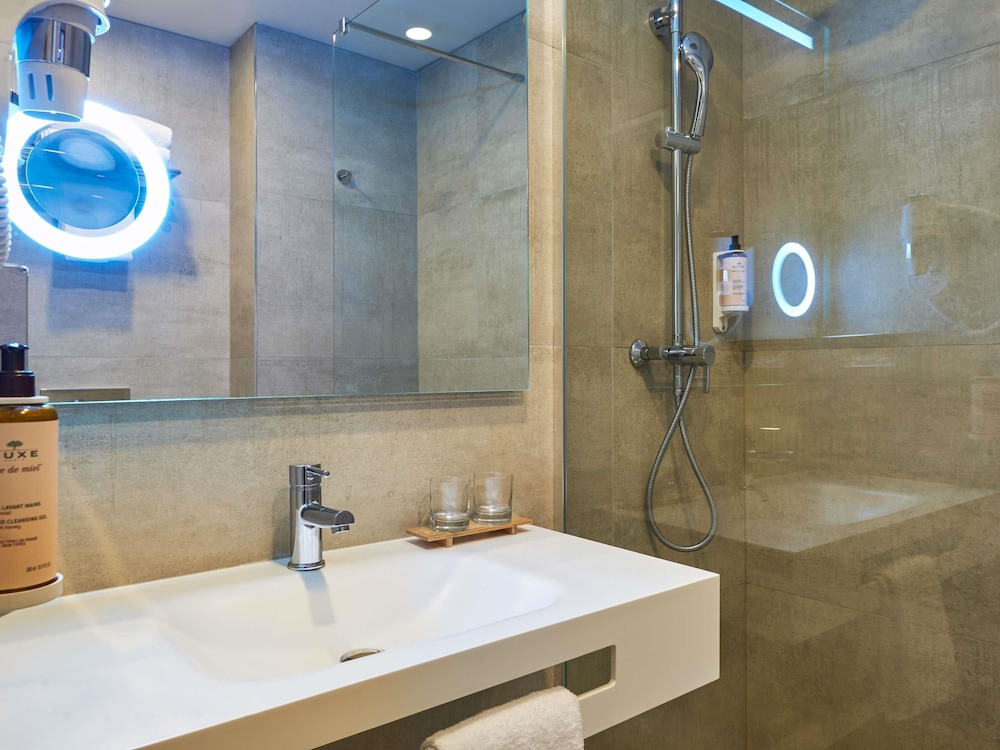 Mercure Paris Nanterre 47/48