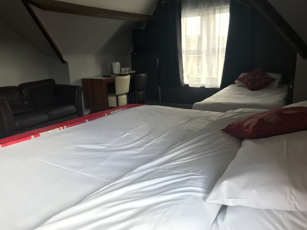 Bennetts Hotel 11/50