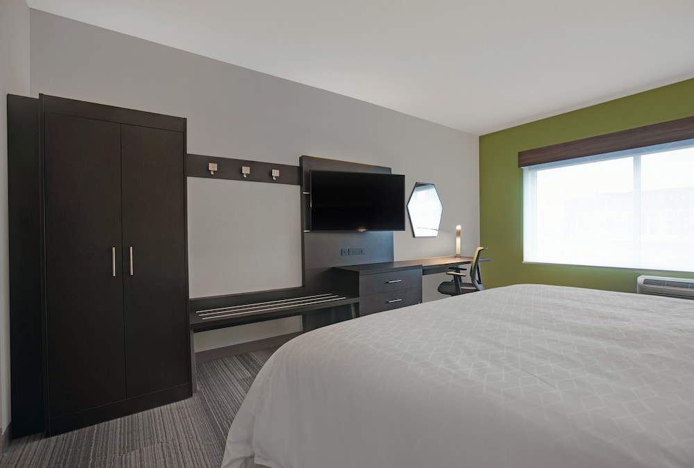غرفة قياسية بسرير كينج لذوي الإعاقة، Holiday Inn Express Milwaukee Downtown 2/10