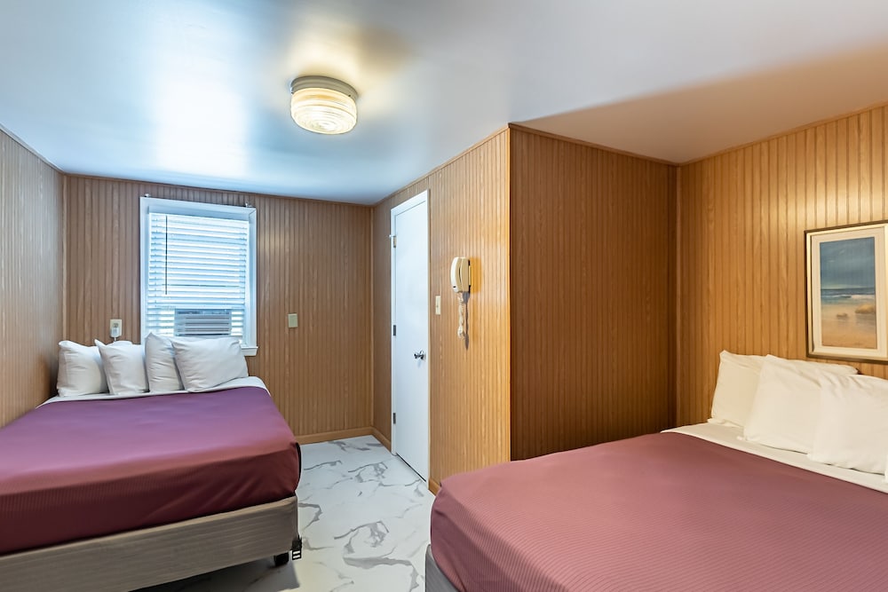 Boardwalk Sand & Surf Inn Oceanfront 18/55