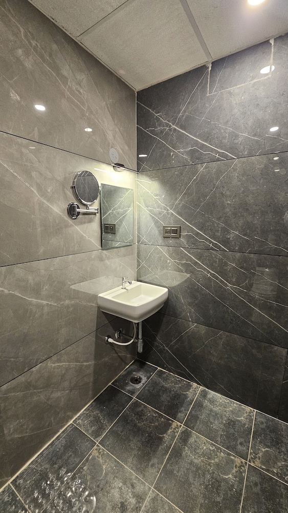 Emerald Urban Comforts 24/25