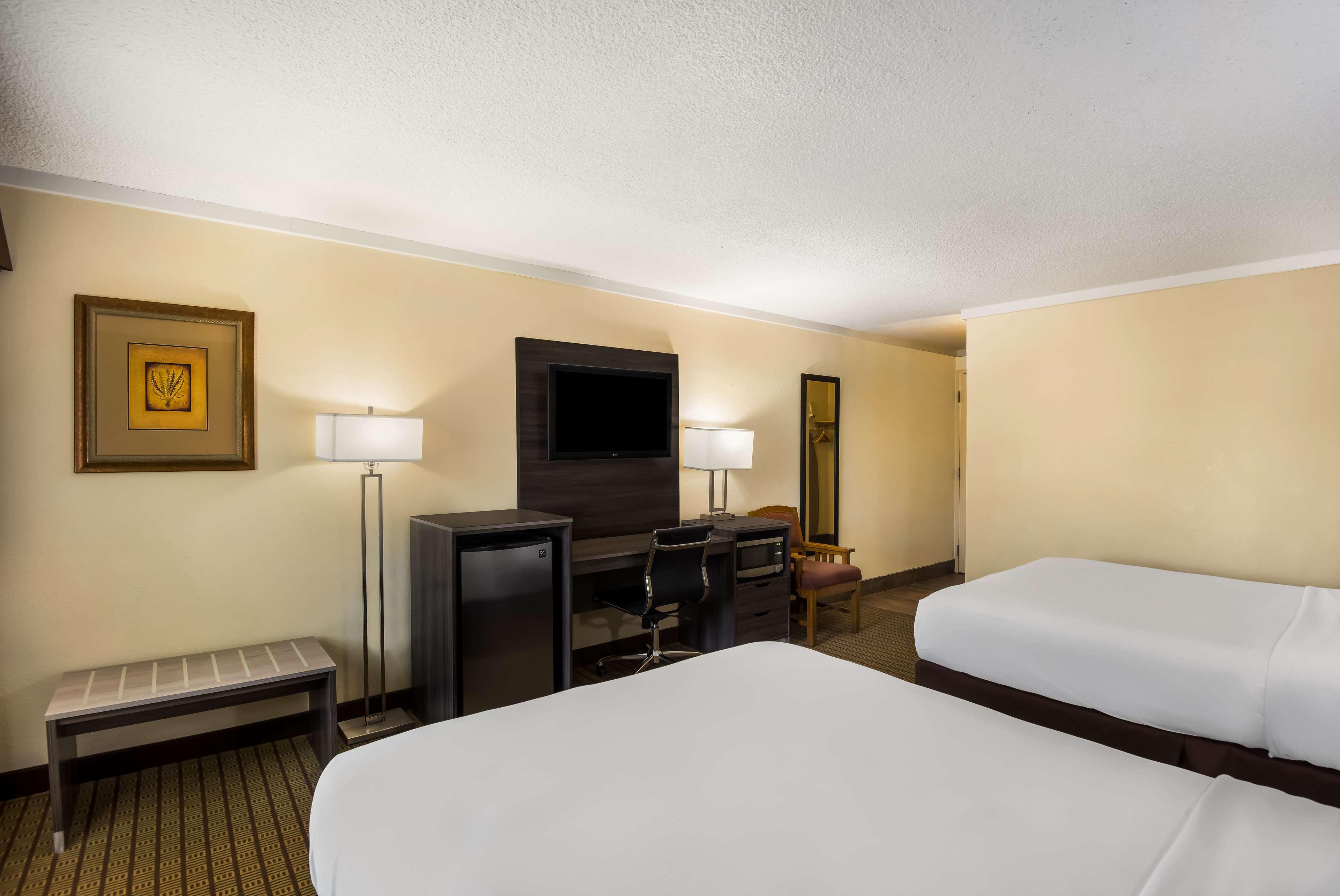 غرفة رباعية بسرير كوين، Best Western Prairie Inn & Conference Center 3/4