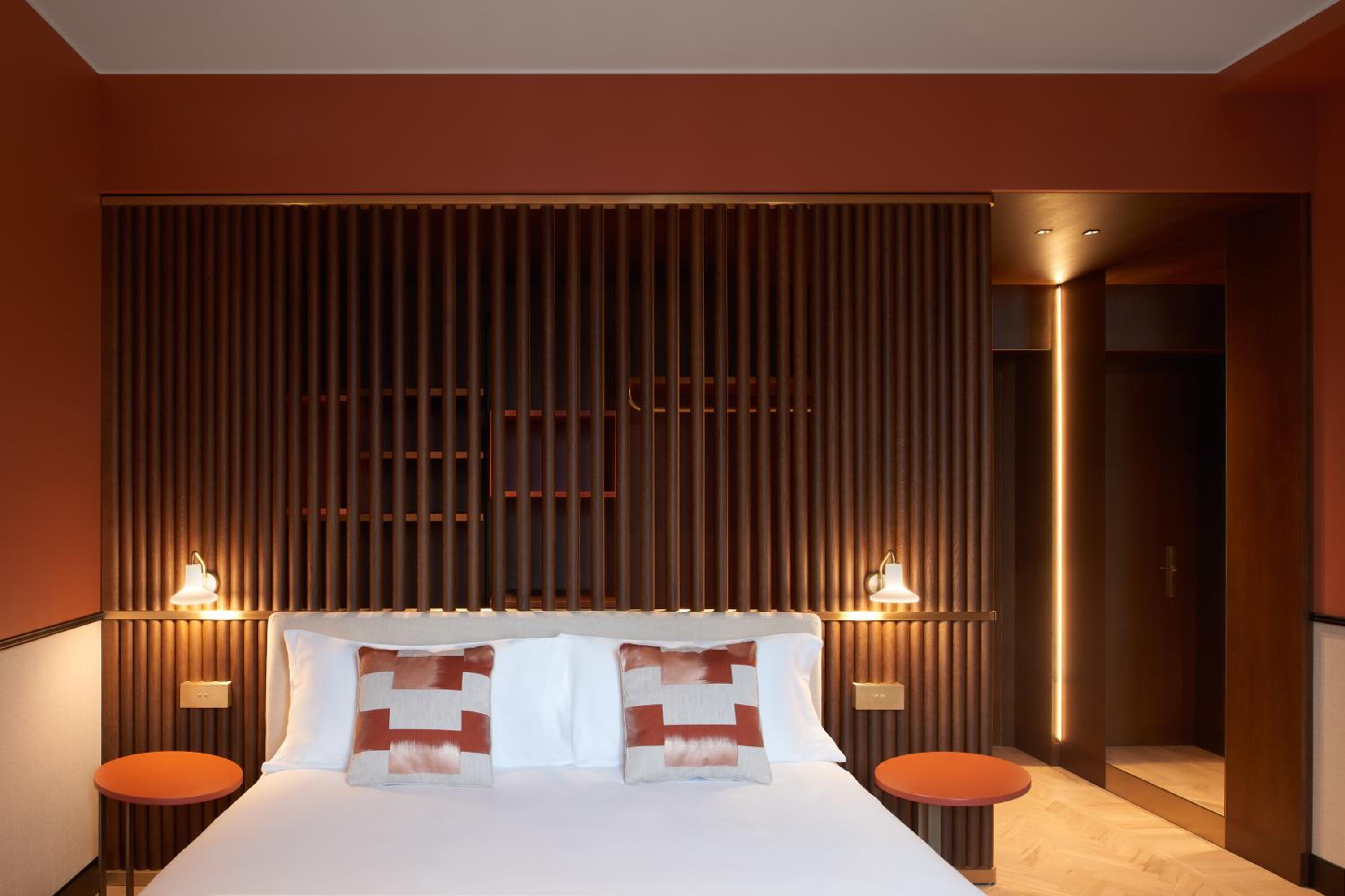 ROOM, DOUBLE BED, CATHEDRAL VIEW