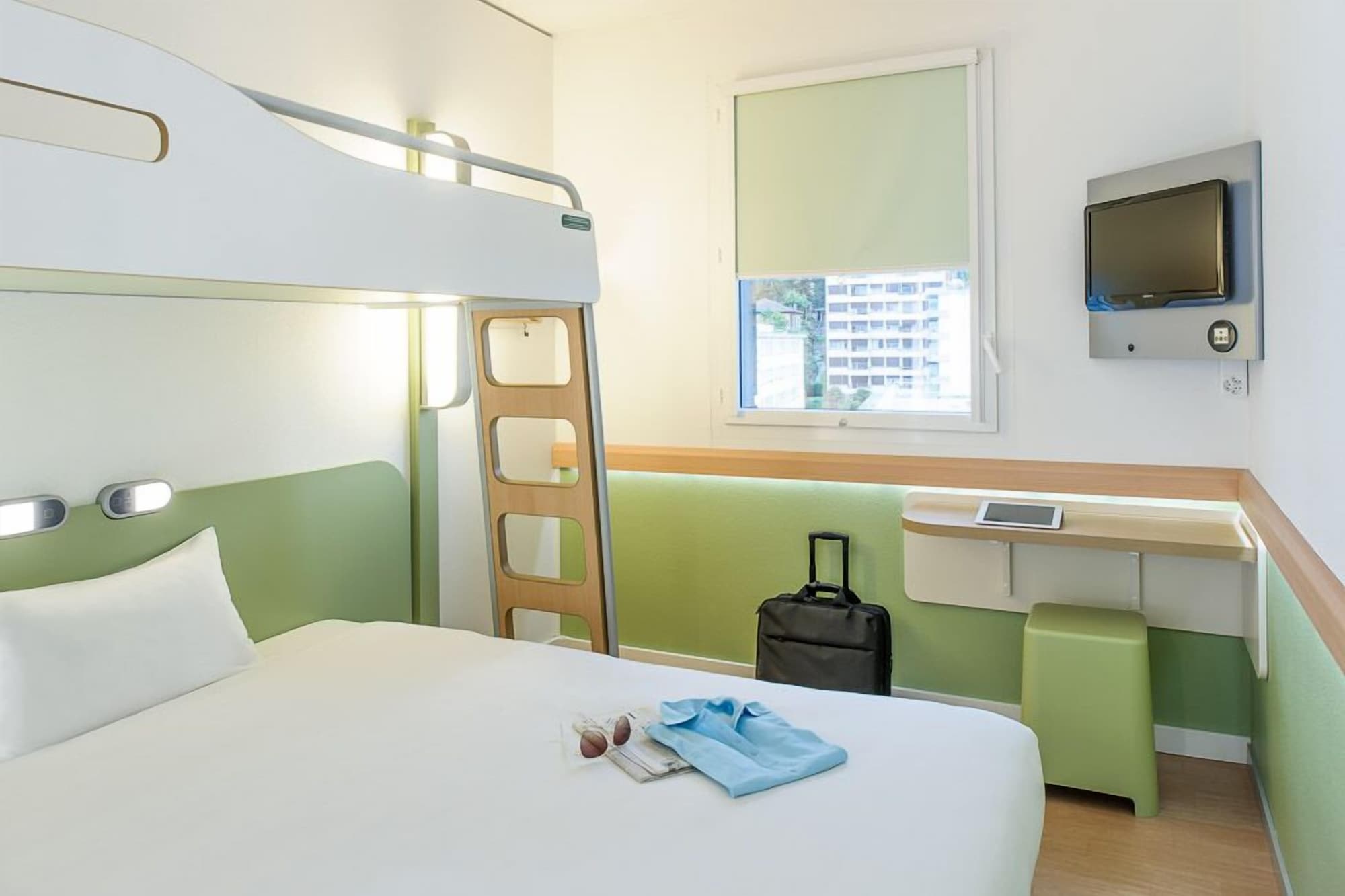 ROOM, DOUBLE BED