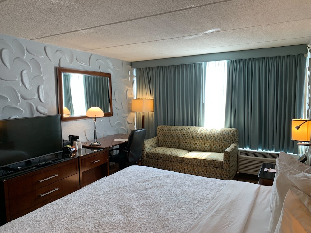 Albany Airport Inn 12/50