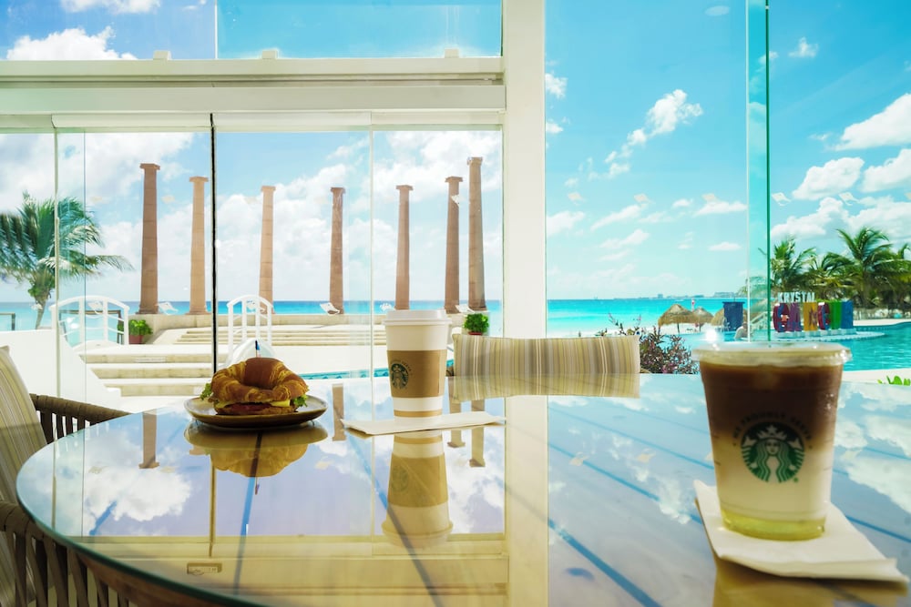Krystal Cancun 31/50