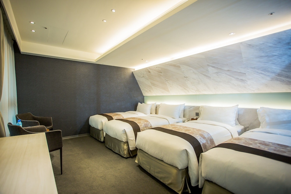 DELUXE, QUADRUPLE, 4 BEDS
