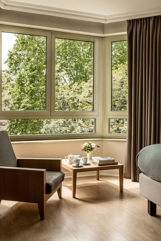 Royal Garden Champs Elysees 56/83