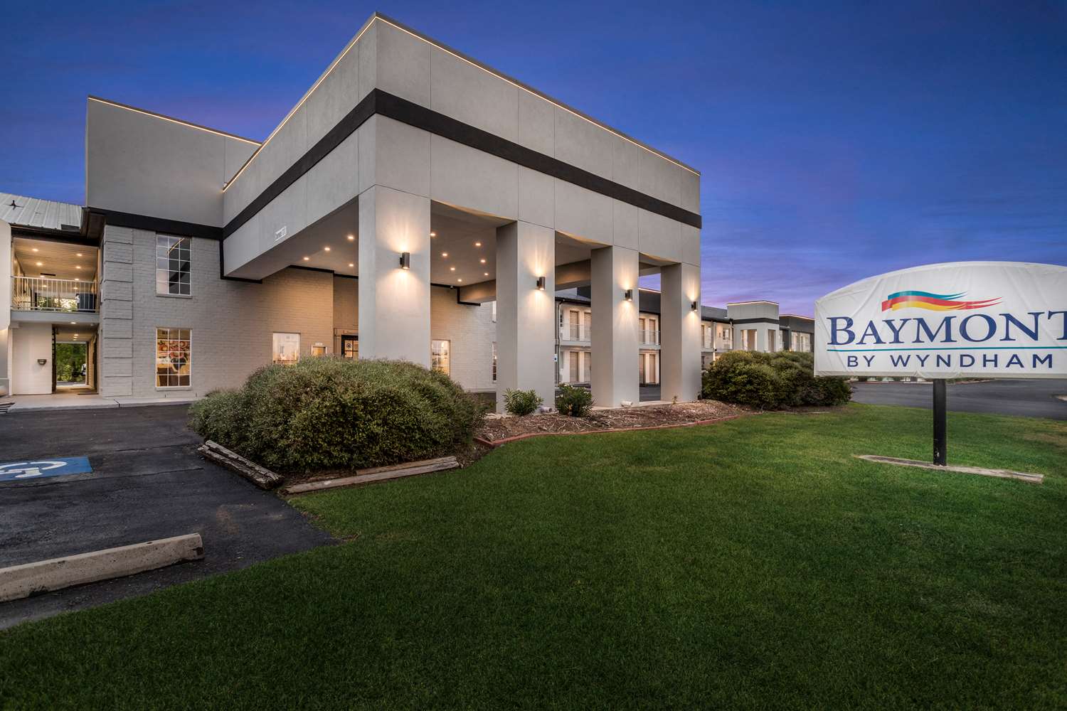 Baymont by Wyndham Beaumont 26/35