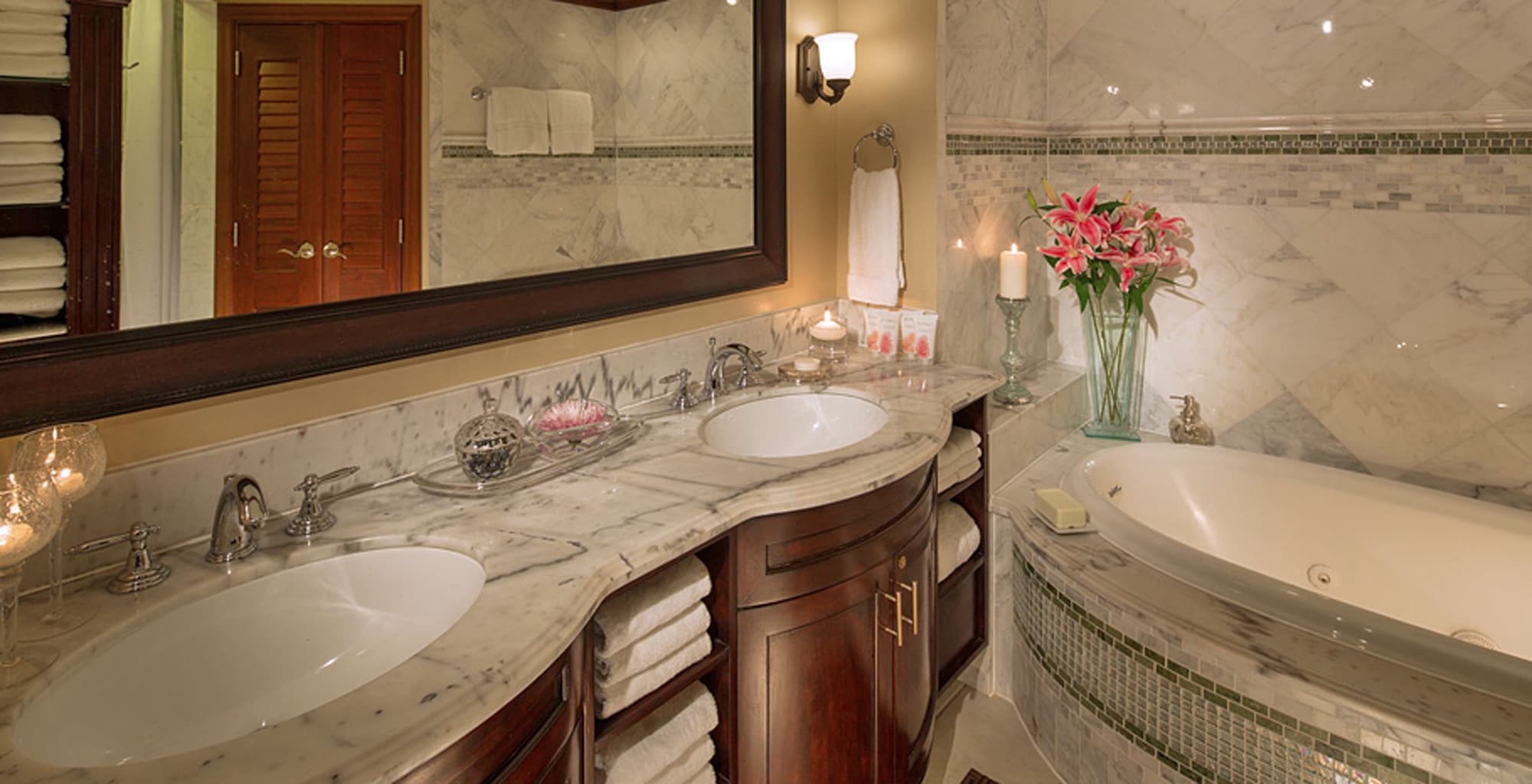 Concierge, 1 Bedroom, Family Suite, King Bed, Trundle Bed, Ocean Front