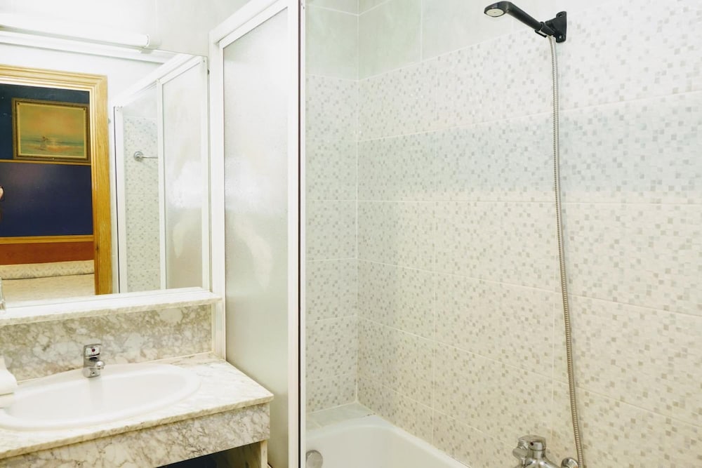 Tripolis Toledo Hostal 40/44