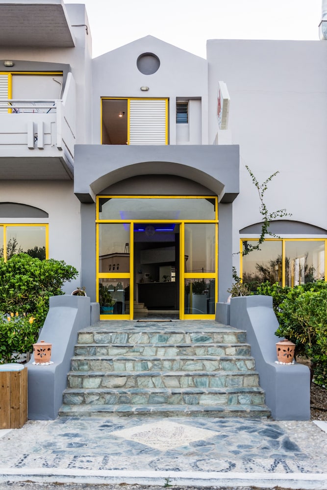Nereides Hotel 7/38