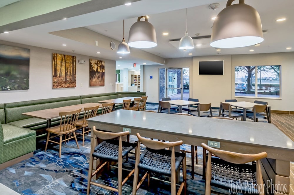 Best Western Plus Las Colinas Inn & Suites 44/58