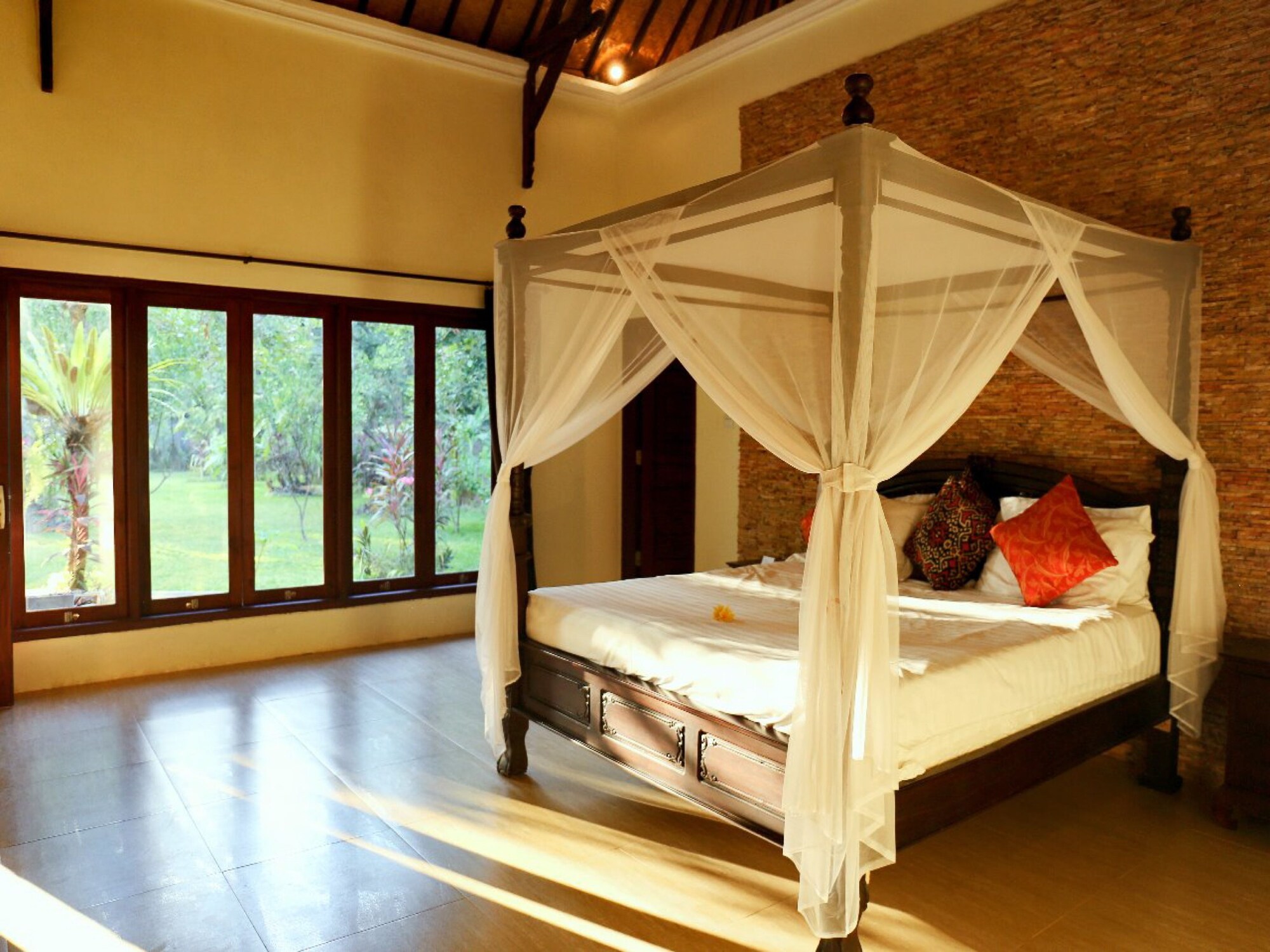 2 BEDROOMS, VILLA, GARDEN VIEW