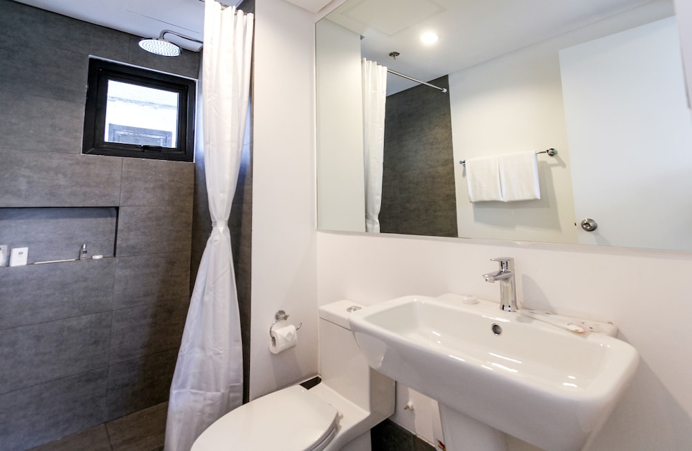 Privato Makati 40/41