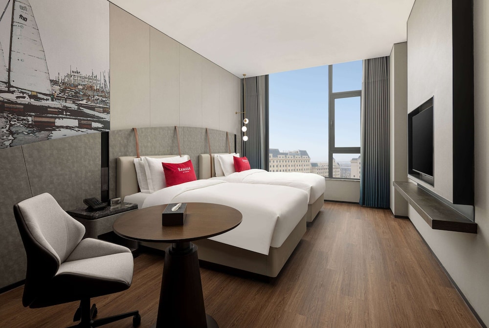 DELUXE, 2 DOUBLE BEDS