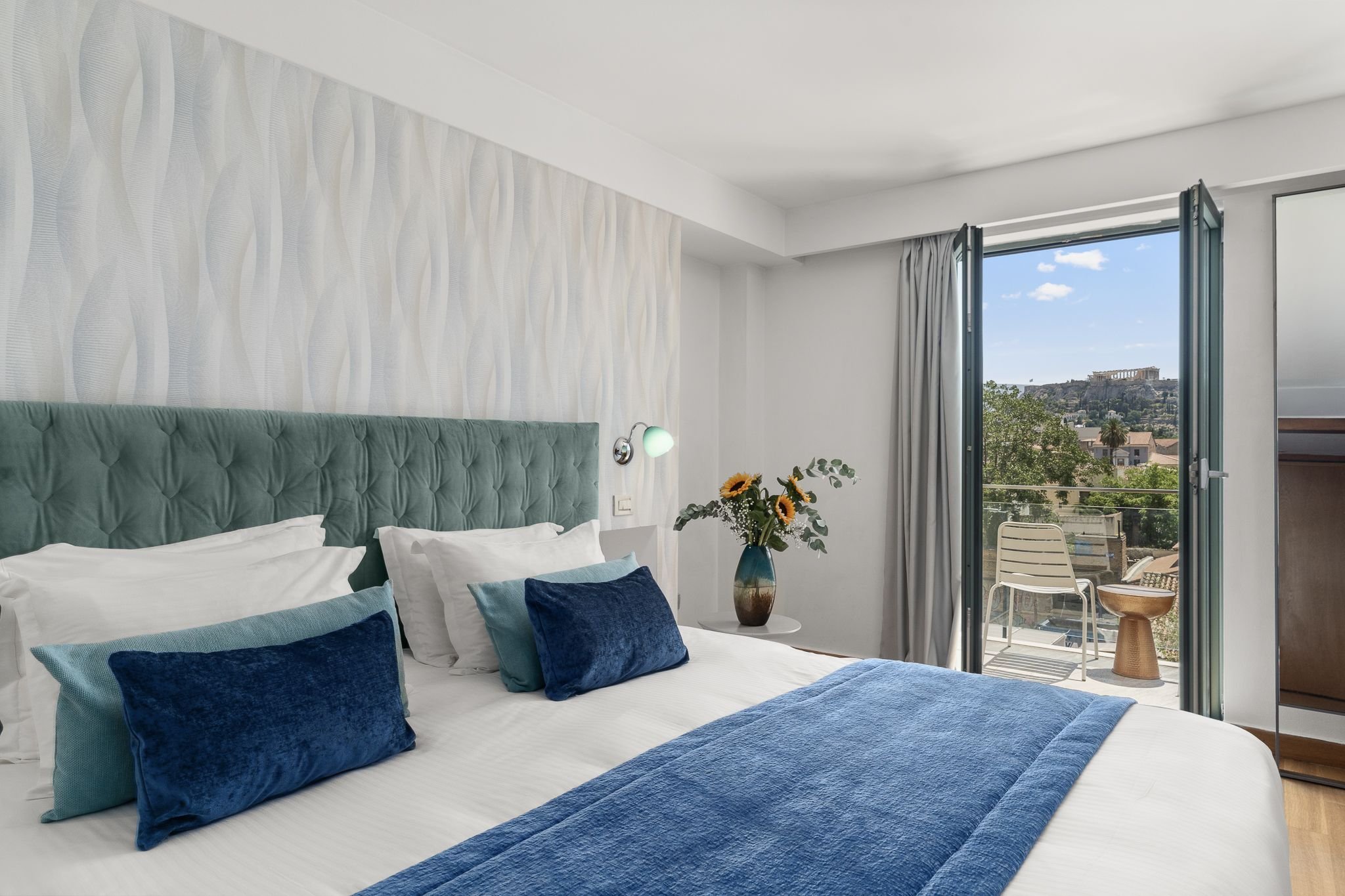 Deluxe, Acropolis View