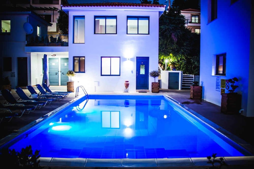 Julipapas Gardens 3/50