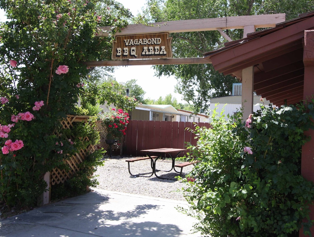 Vagabond Inn Bishop 3/32