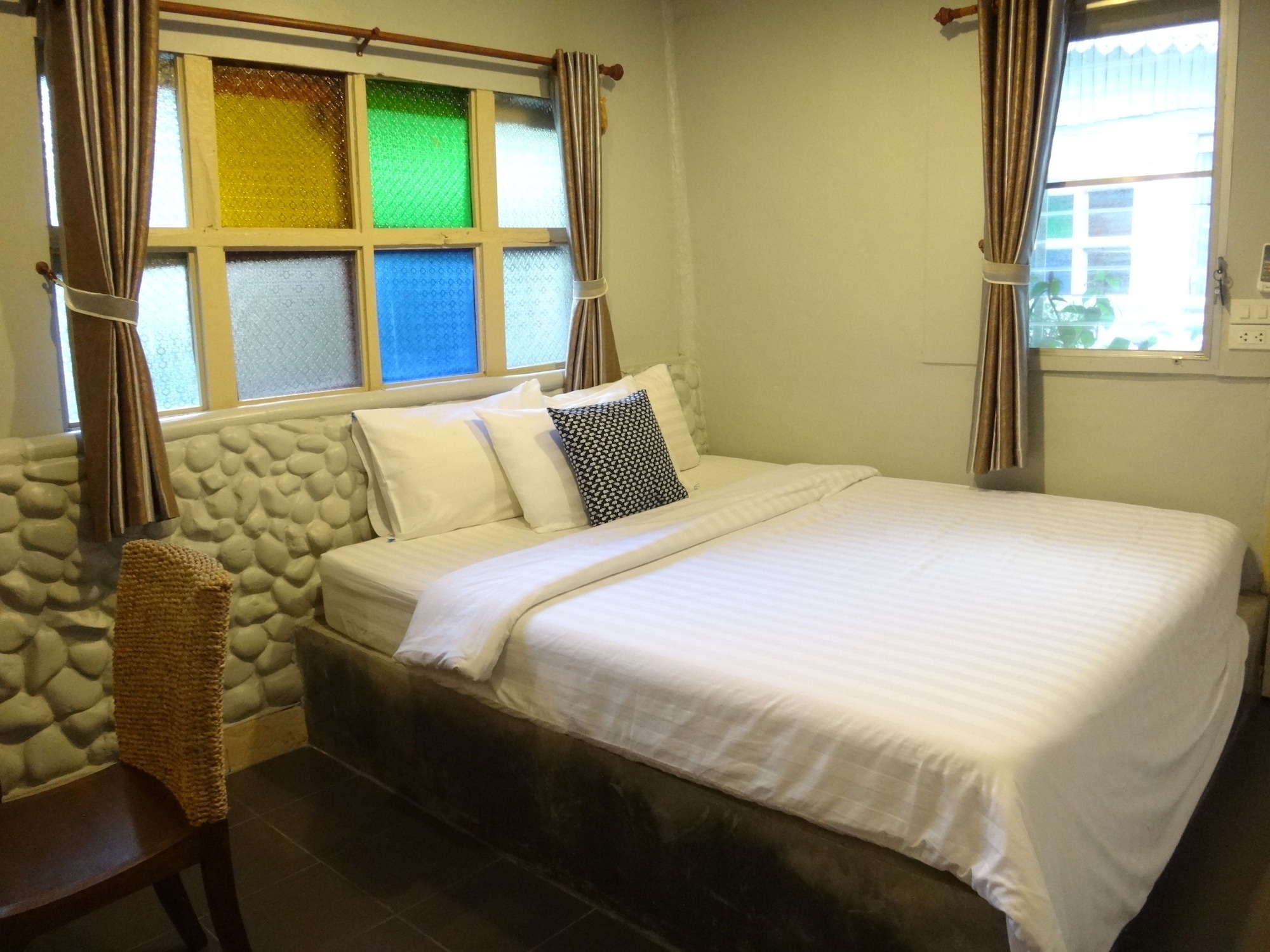 ROOM, DOUBLE BED
