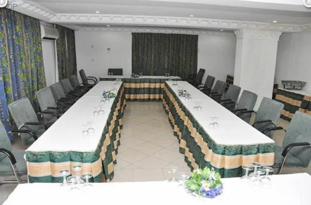 Vallee Des Princes Hotel 37/47