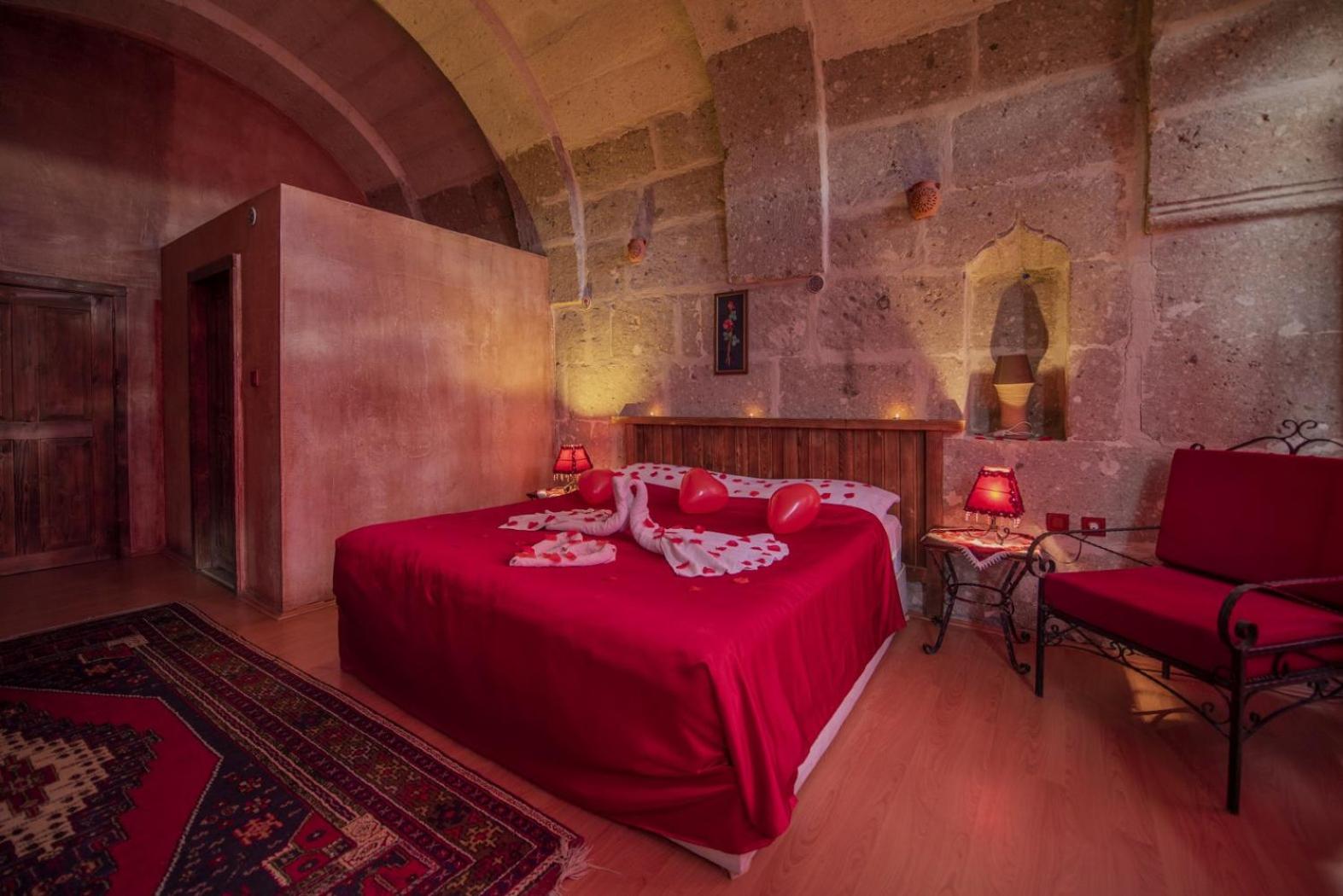 Cave, Double or Twin Bed