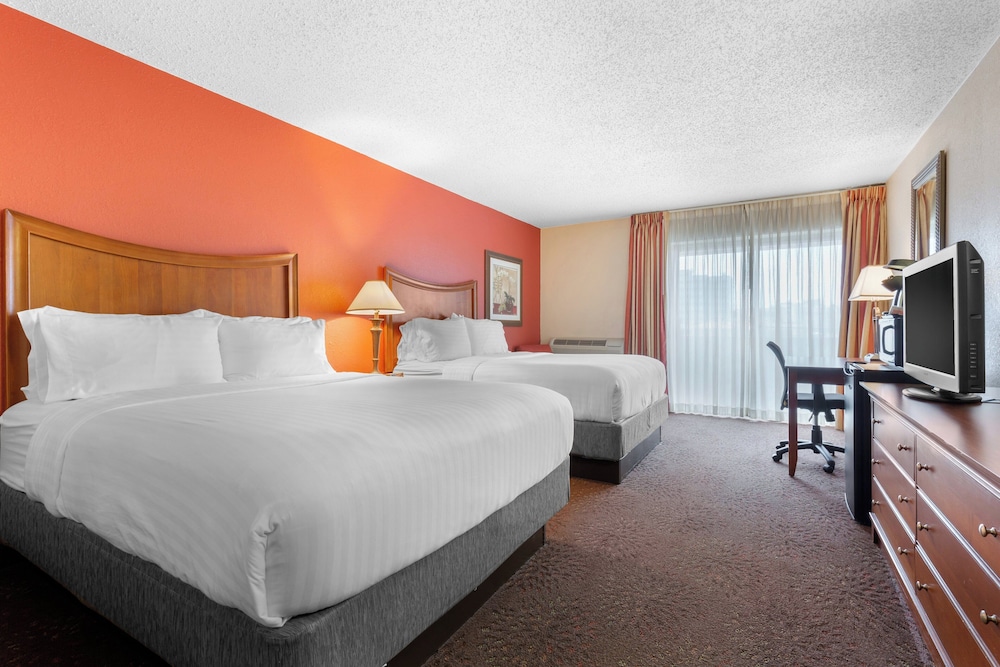 Holiday Inn Express Chicago Downers Grove 29/74