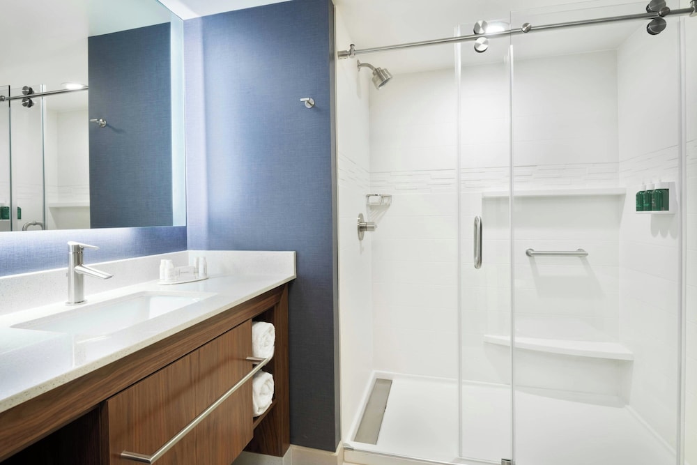 غرفة بسرير كينج بغرفة نوم واحدة، Residence Inn by Marriott Ventura Beach 4/7
