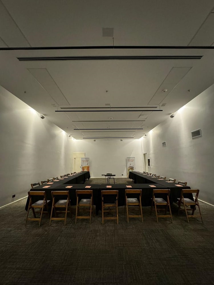 Krista Hotel Boutique 55/65