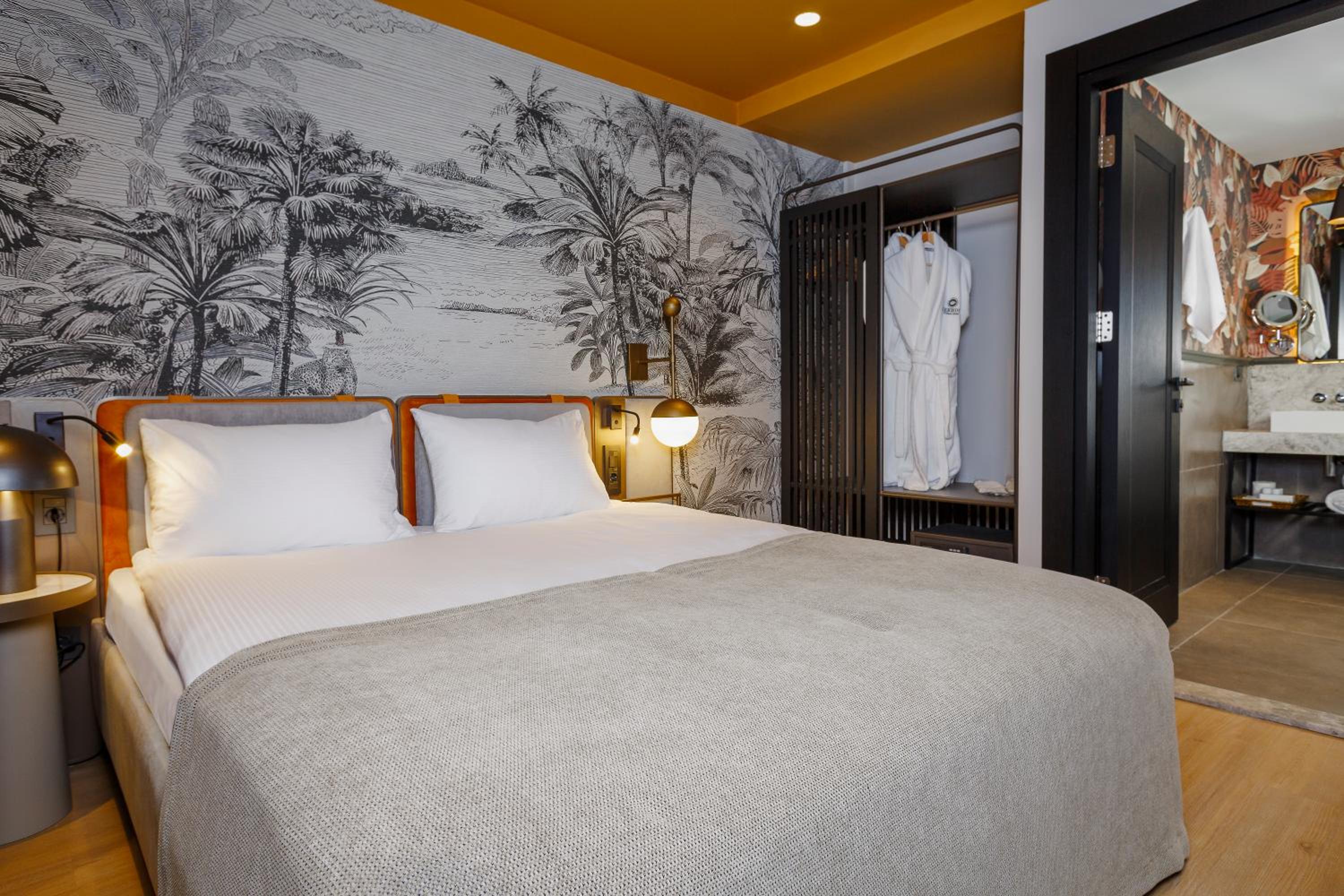Suite, Sea View