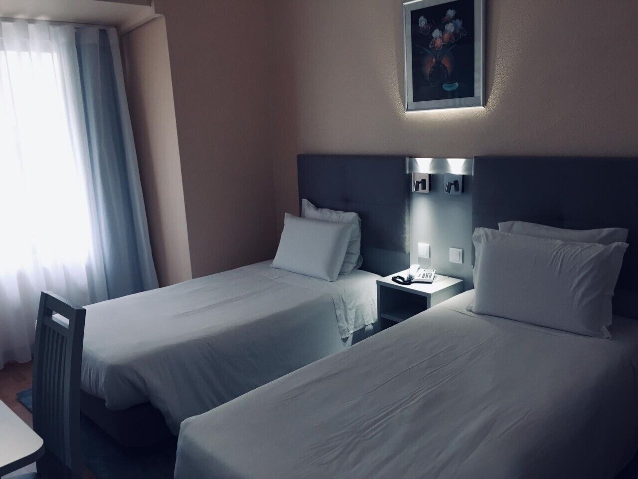 ROOM, TWIN BEDS