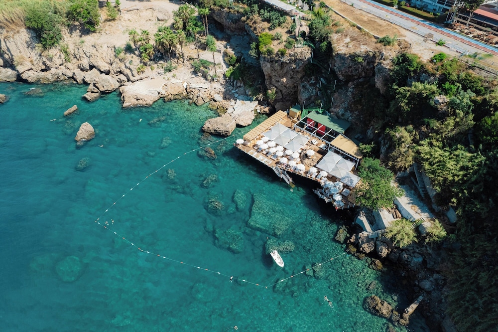 Azuu Boutique Hotel 70/76