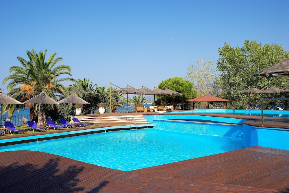 Kamari Beach Hotel 41/65