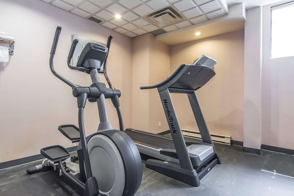 Comfort Suites Downtown Montreal 25/49