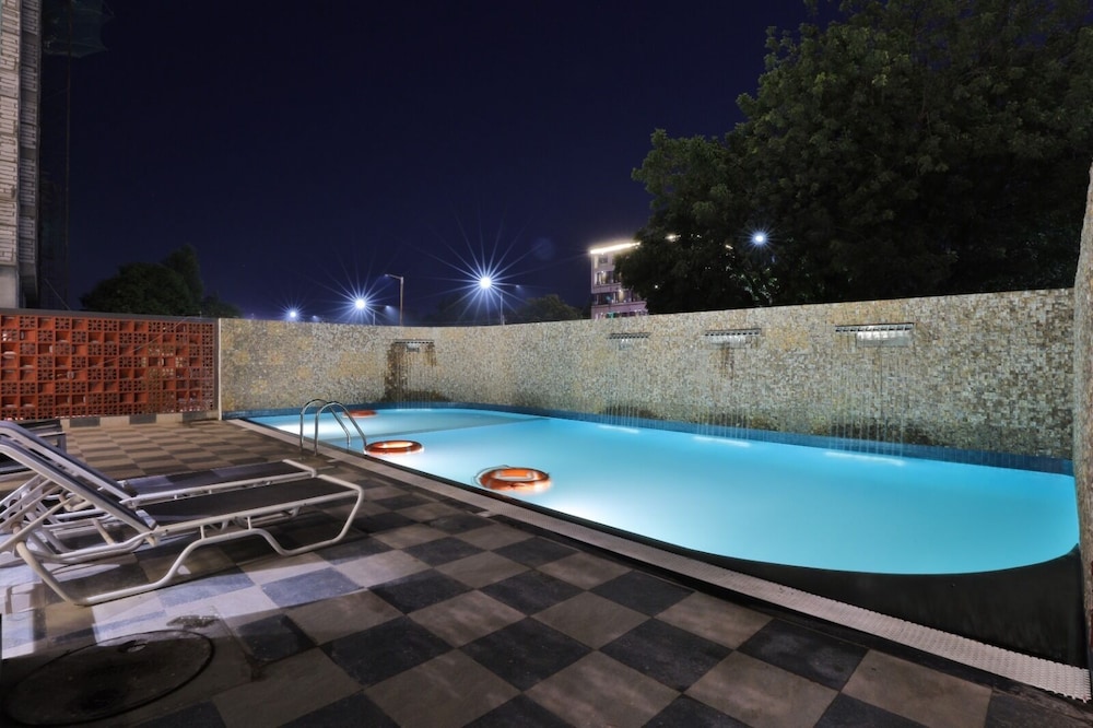 Hotel Empyrean 45/49