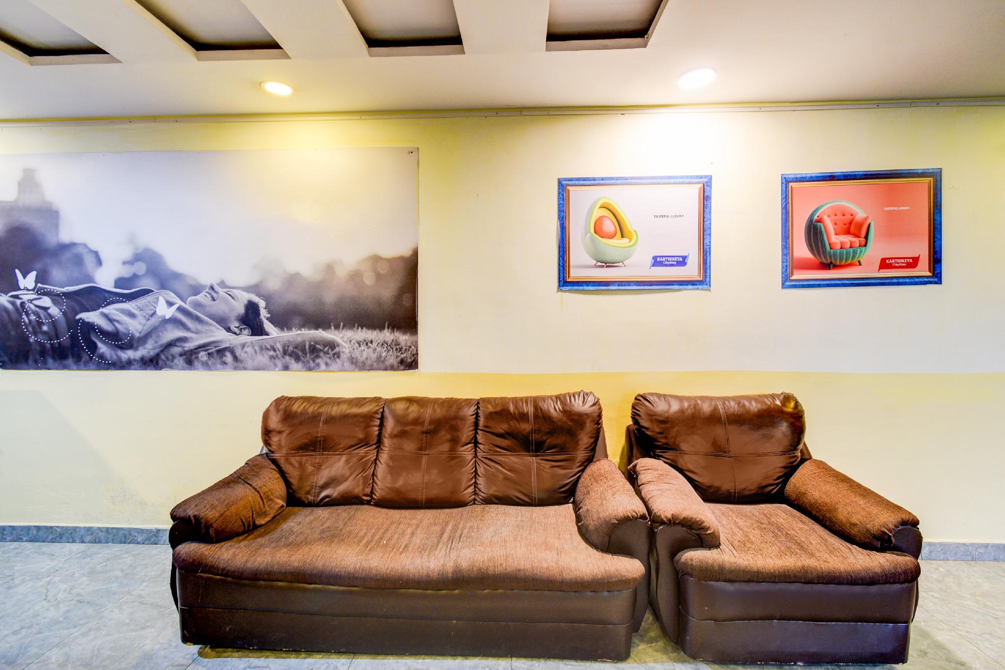 Oyo 10225 Hotel Sree Chandana 40/50