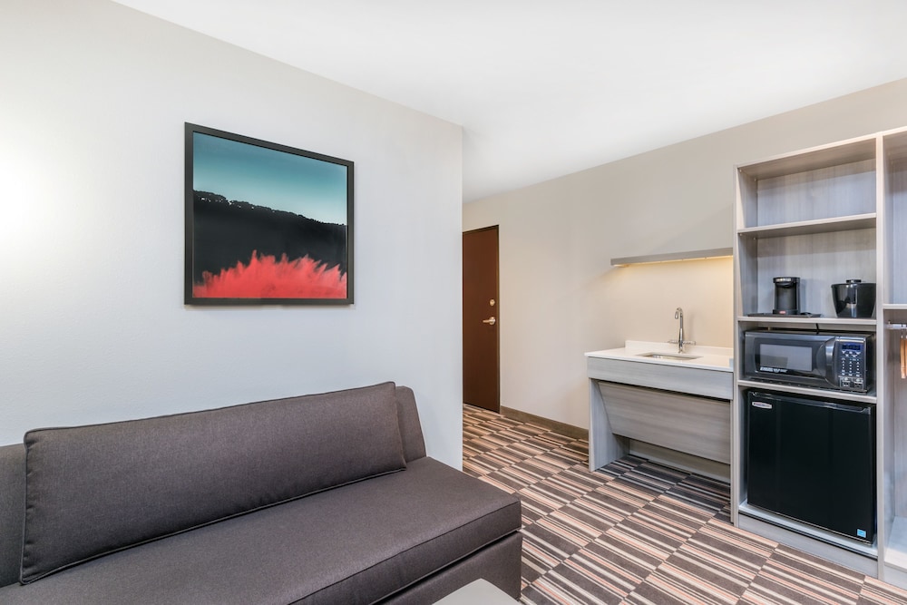 Microtel Inn And Suites By Wyndham Perry 25/41