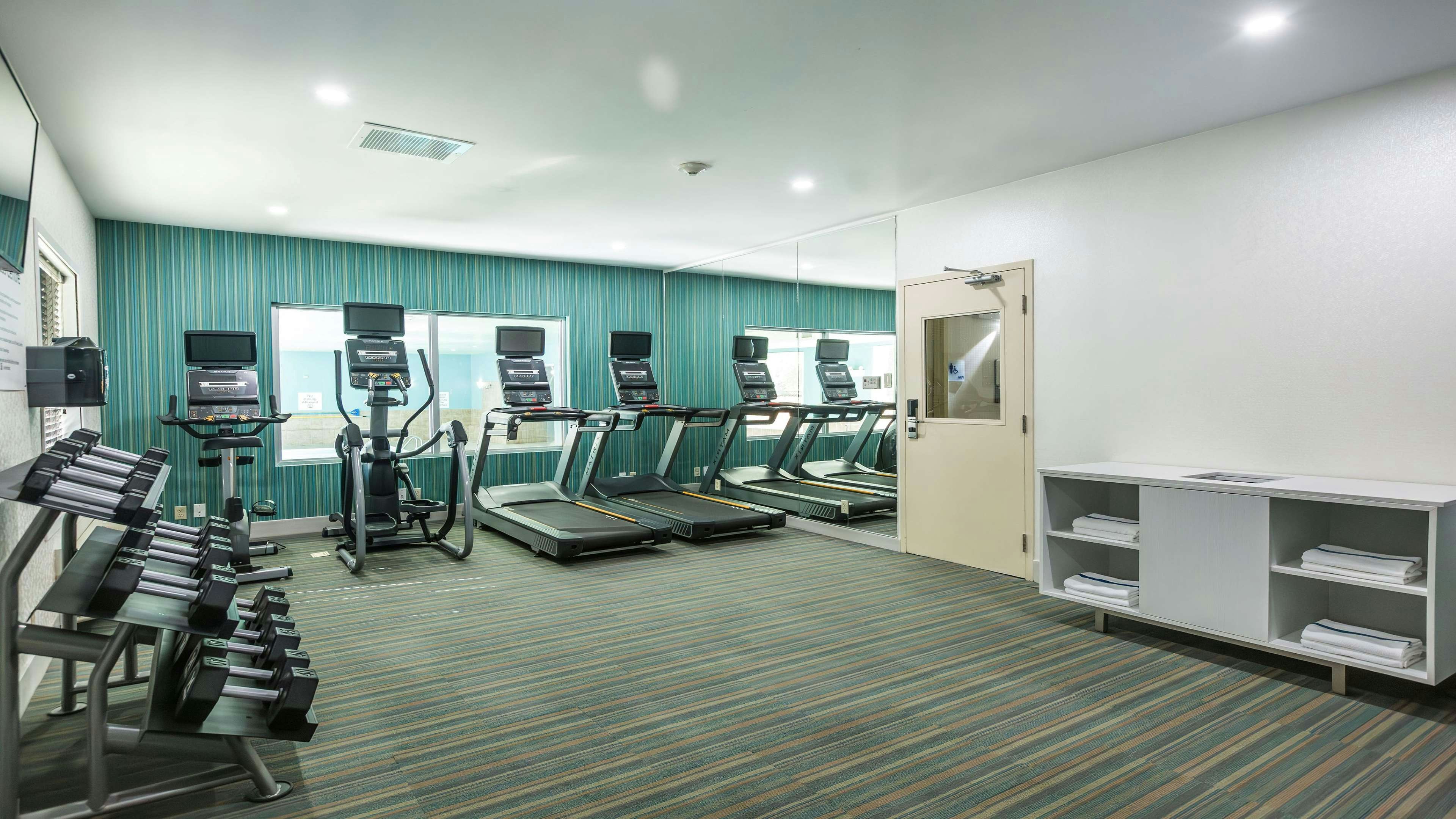 Holiday Inn Express Suites South 41/73