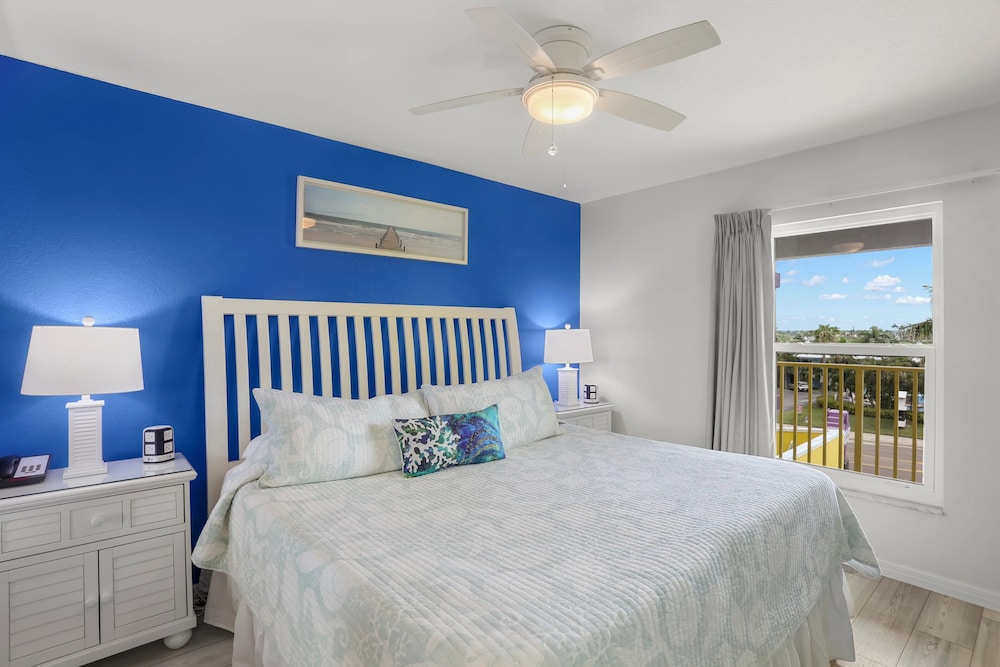 South Beach Condo Hotel 10/50