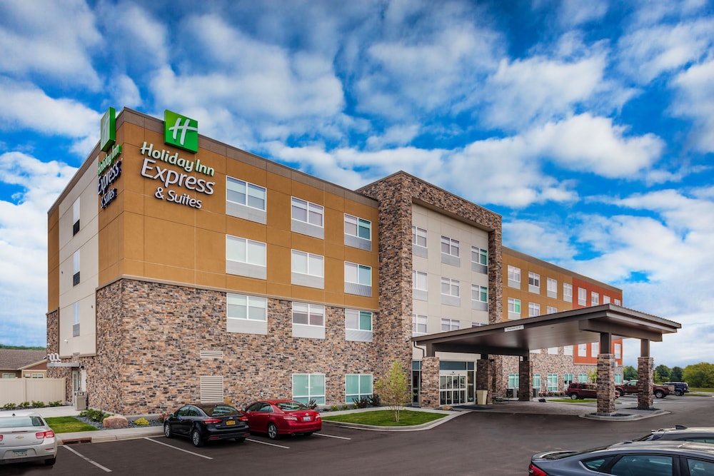 Holiday Inn Express Suites Rice Lake 1/72