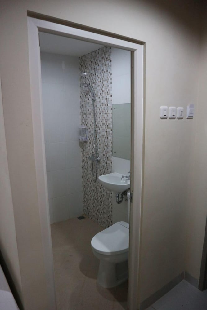 Ethan Hotel Cilincing Plaza 13/15