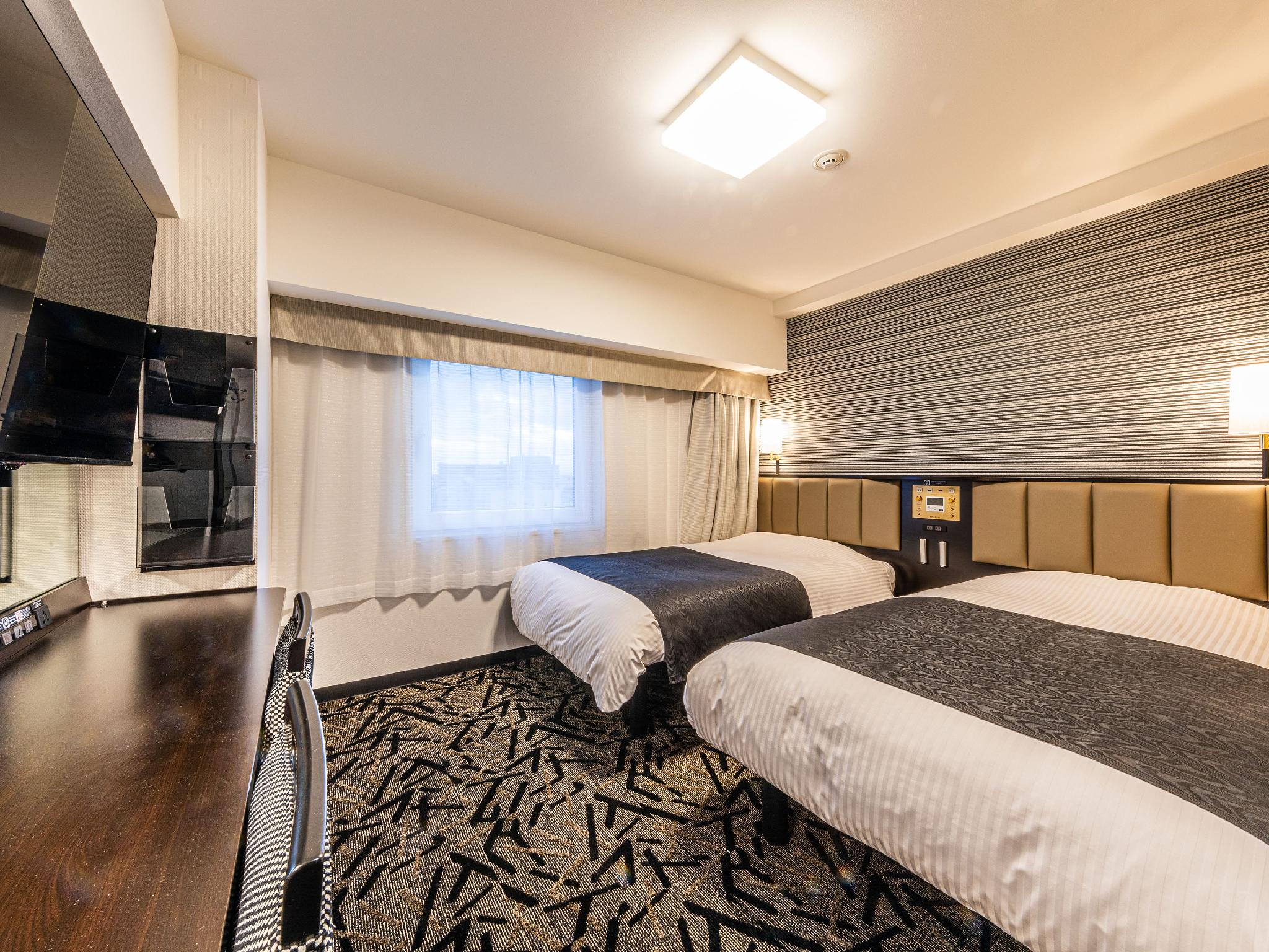 Universal, Twin Beds, Electronic Cigarette Only